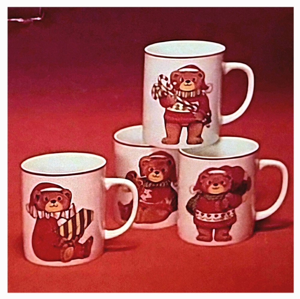 Fine Porcelain Vinatge 4pc White Christmas Theme Bears Mug Set Brand New